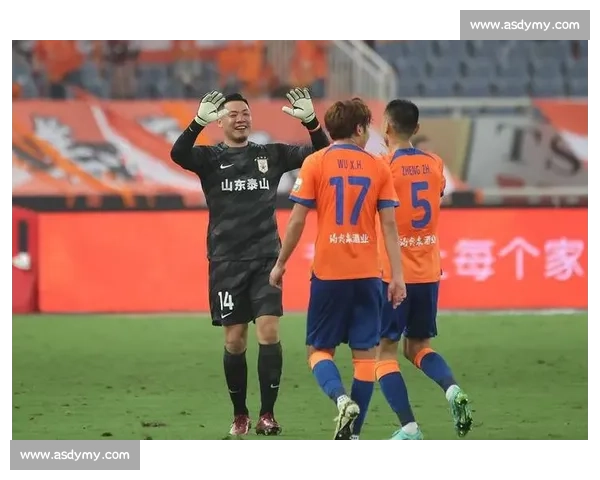 王大雷晒照引恐慌！瓦科续约陷僵局，泰山球迷怕了 “合影定律”