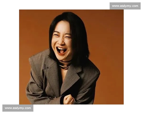 汪顺贾玲跨界联动!运动装同框打网球,握拳合影活力满格